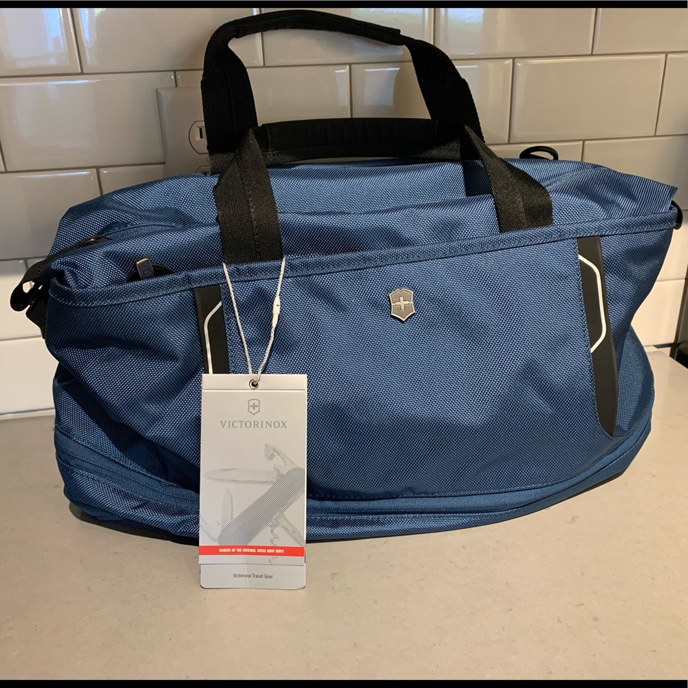 Weekend Carry All Tote. Victorinox Werks Traveler 6.0